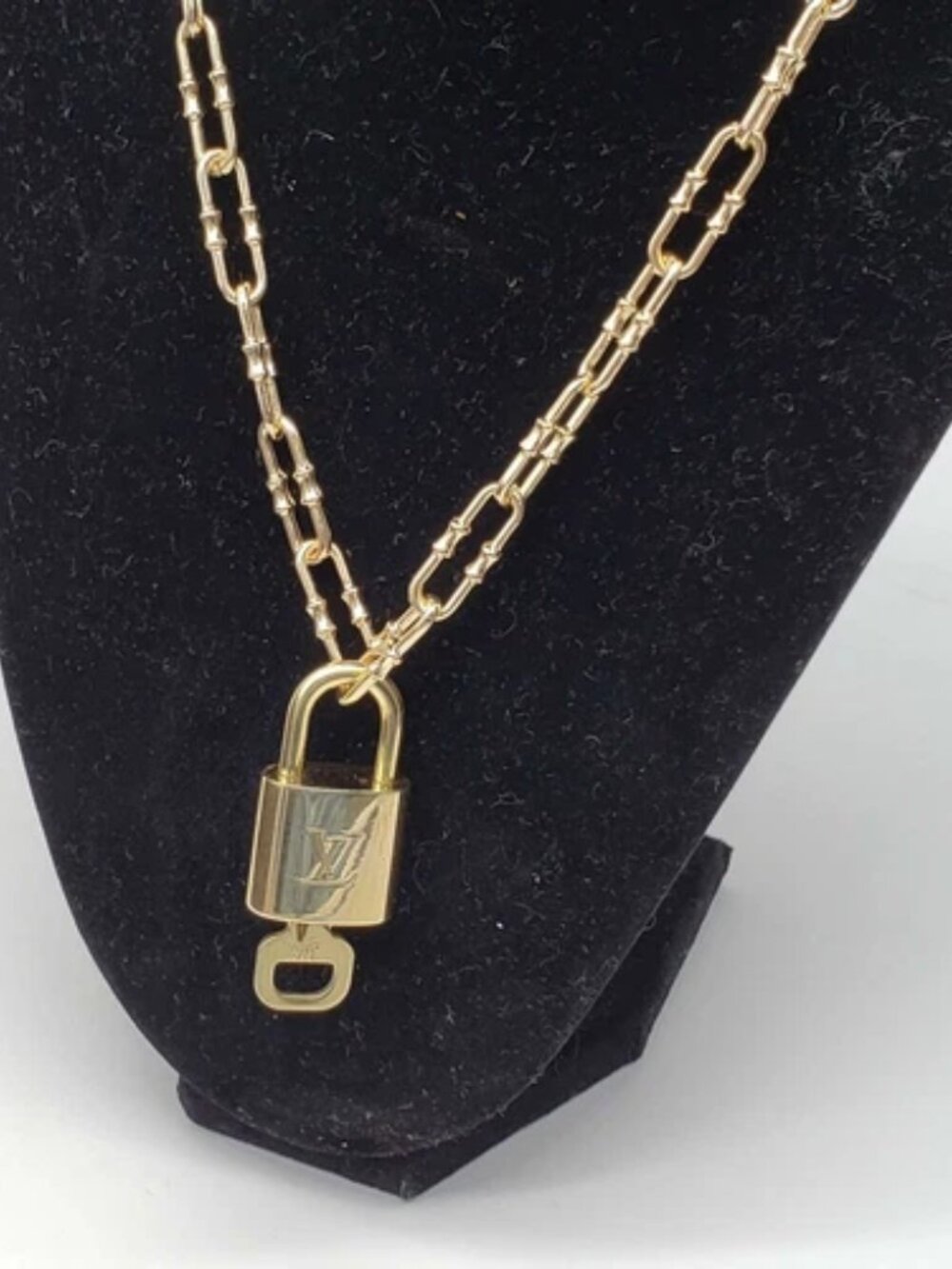 Gold-Plated Necklace with Authentic Louis Vuitton Padlock - Picture 7 of 11